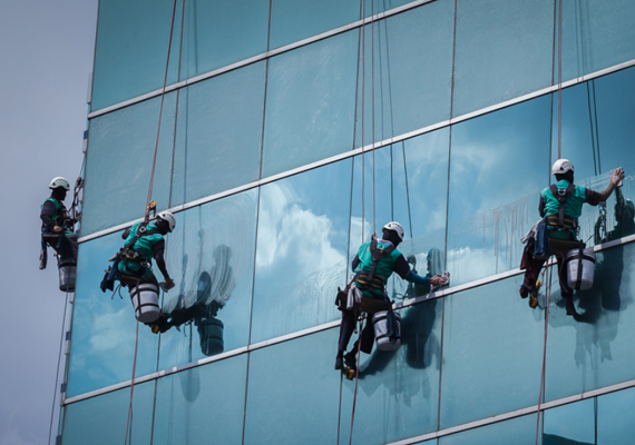 Dış Cephe Cam Temizliği Yaparken Alınacak Önlemler